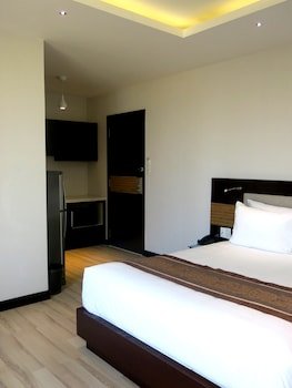 dana pearl hotel
