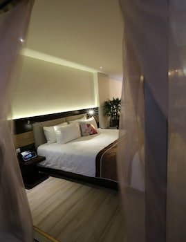 dana pearl hotel