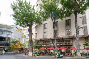 dana pearl hotel