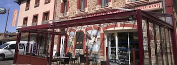 Le Clos Fleuri,In Bourg-De-Thizy,2 star