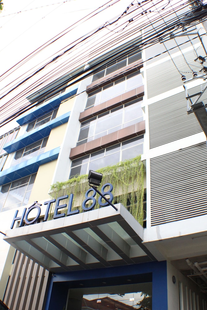 hotel 88 embong kenongo by wh