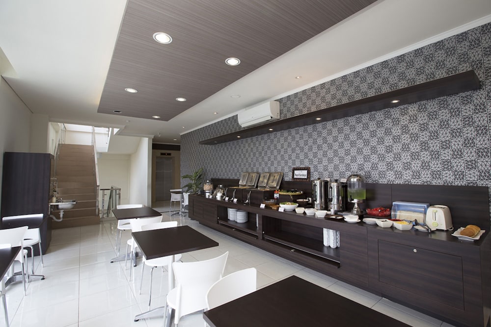 hotel 88 embong kenongo by wh