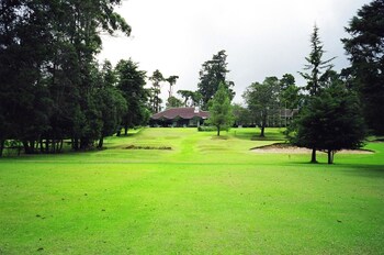 nuwara eliya golf club