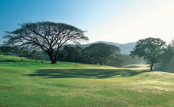nuwara eliya golf club