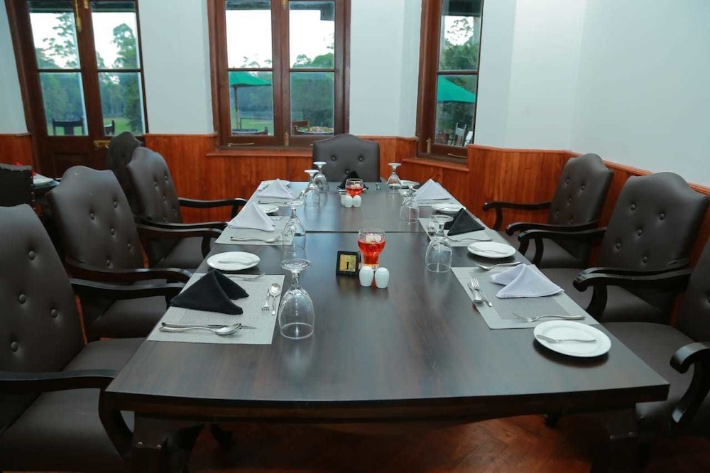 nuwara eliya golf club