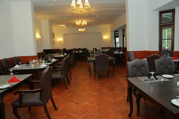 nuwara eliya golf club