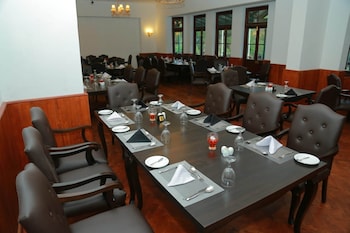 nuwara eliya golf club