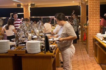 Whiterock Beach Hotel + Waterpark,In Olongapo,4 star