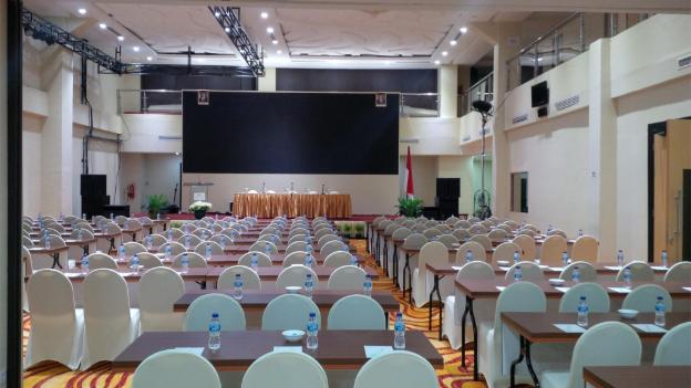 travellers hotel phinisi