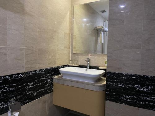 travellers hotel phinisi