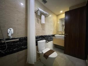 travellers hotel phinisi