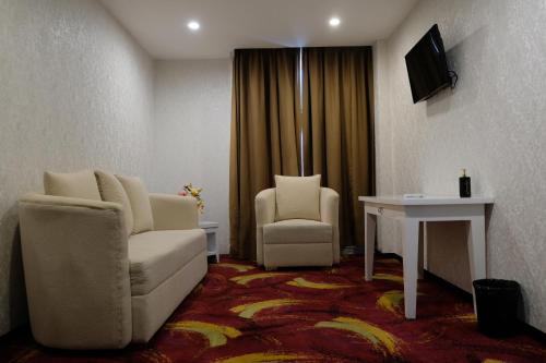 travellers hotel phinisi