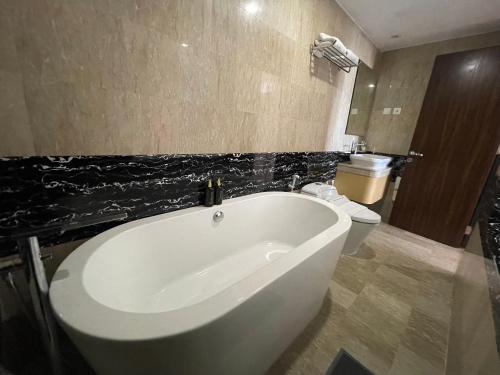 travellers hotel phinisi