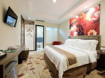 travellers hotel phinisi