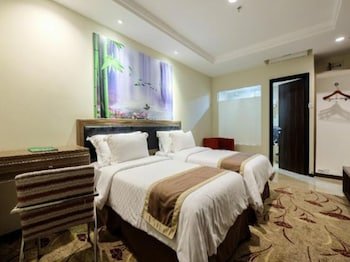 travellers hotel phinisi