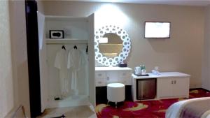 travellers hotel phinisi