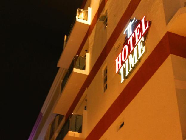 hotel time nilai