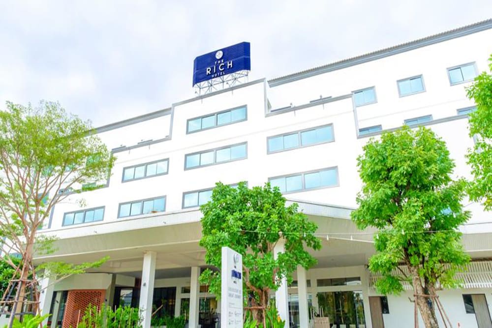 the rich hotel korat