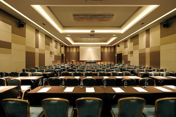 the rich hotel korat