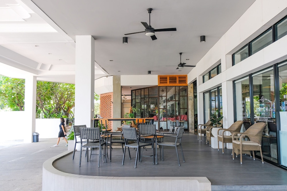 the rich hotel korat