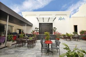 bamboo green riverside hotel