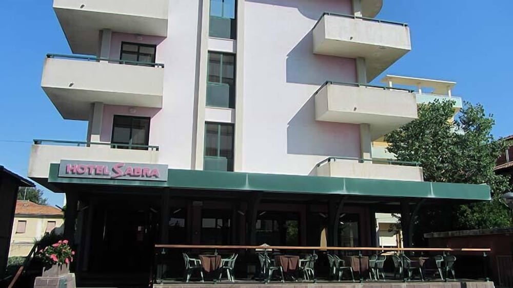 hotel sabra