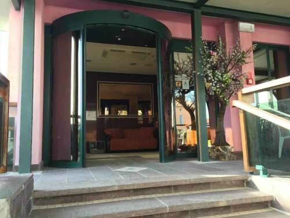 hotel sabra