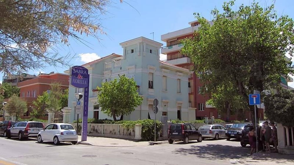 hotel sabra