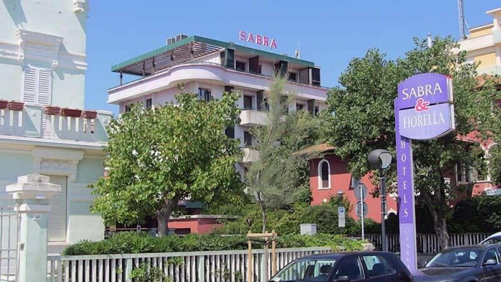hotel sabra