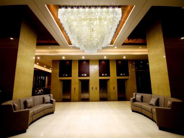 mandarin plaza hotel
