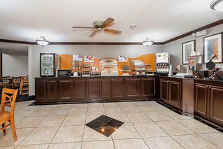 red roof inn and suites macon