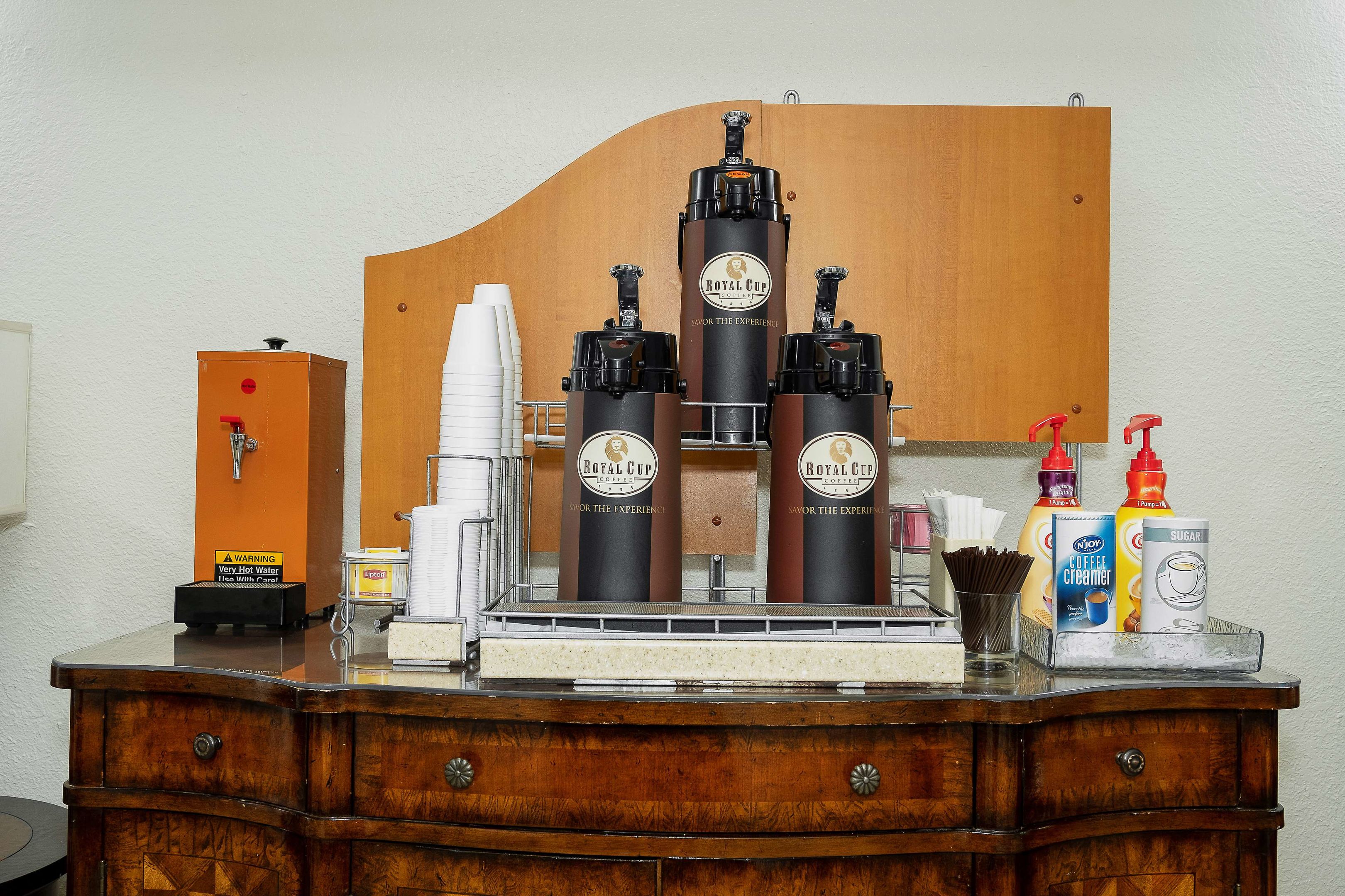 red roof inn and suites macon