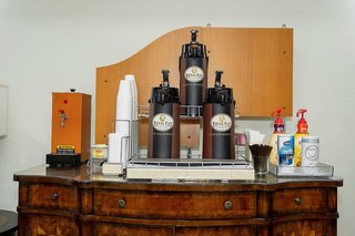 red roof inn and suites macon