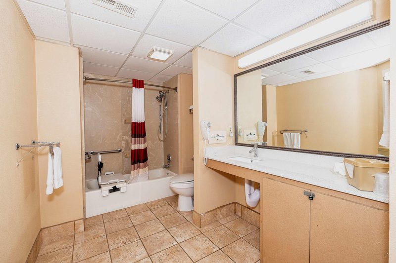 red roof inn and suites macon