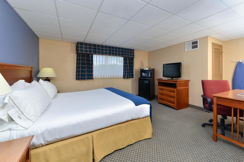 red roof inn and suites macon