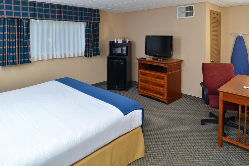 red roof inn and suites macon