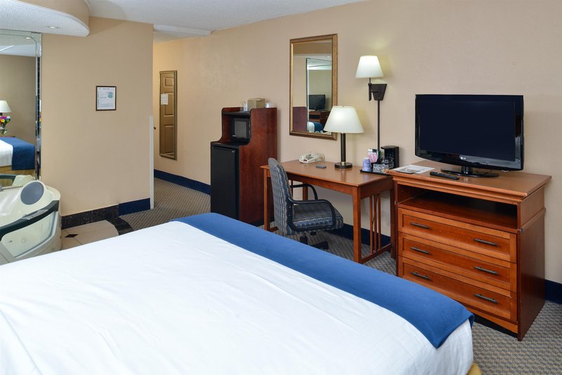 red roof inn and suites macon