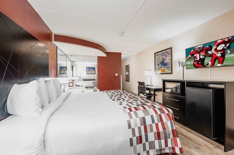 red roof inn and suites macon