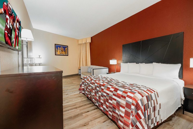 red roof inn and suites macon