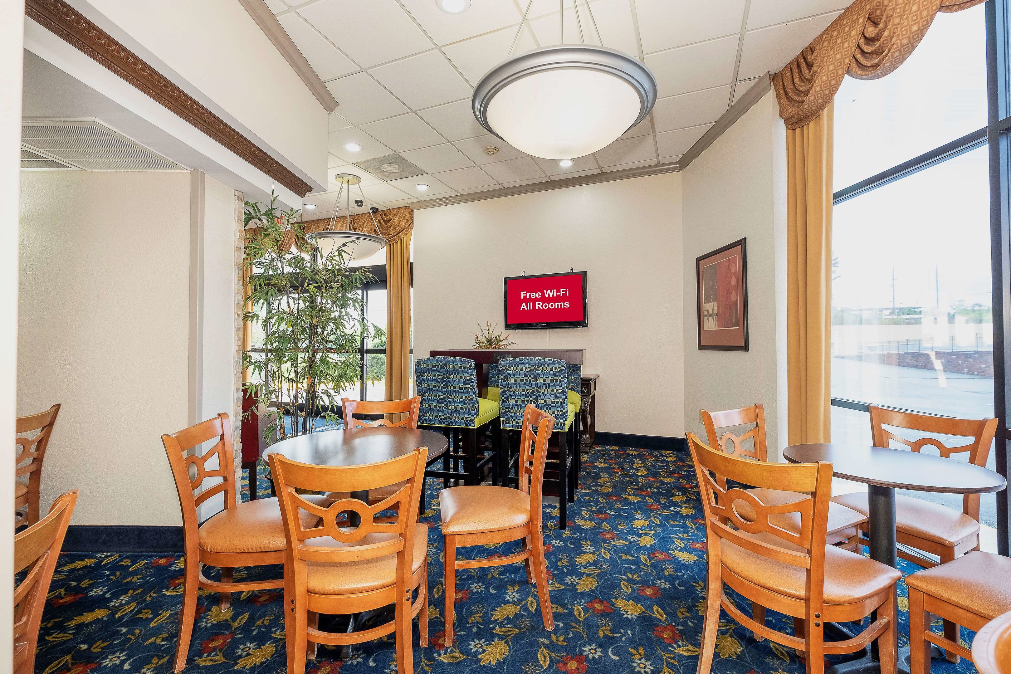 red roof inn and suites macon