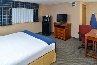 red roof inn and suites macon