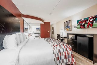 red roof inn and suites macon