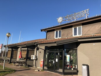 vardshuset glada hudik