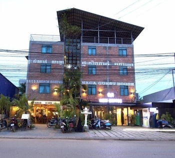 naga angkor hostel