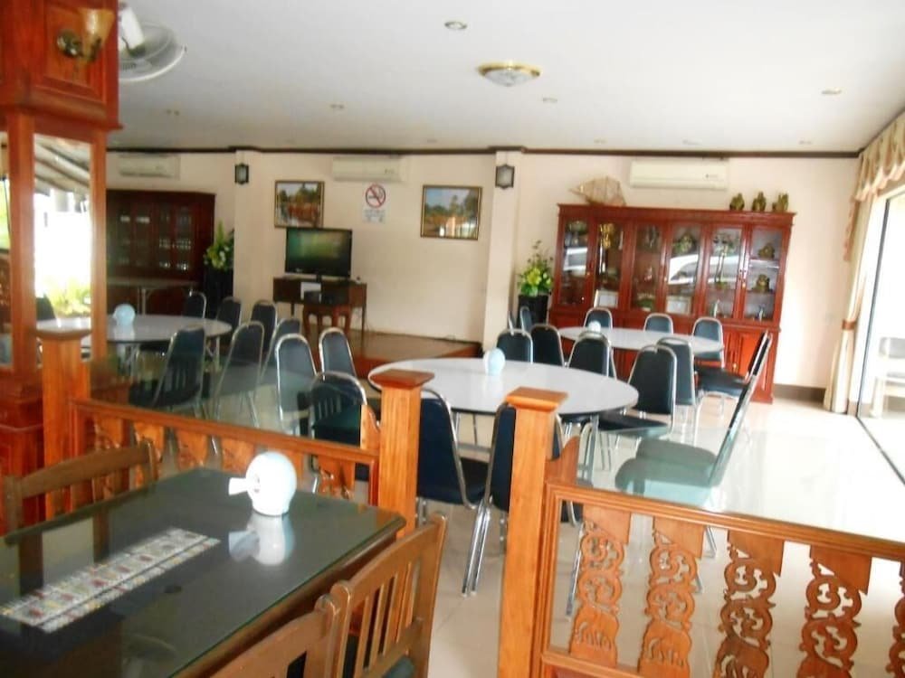chaleunehoung hotel