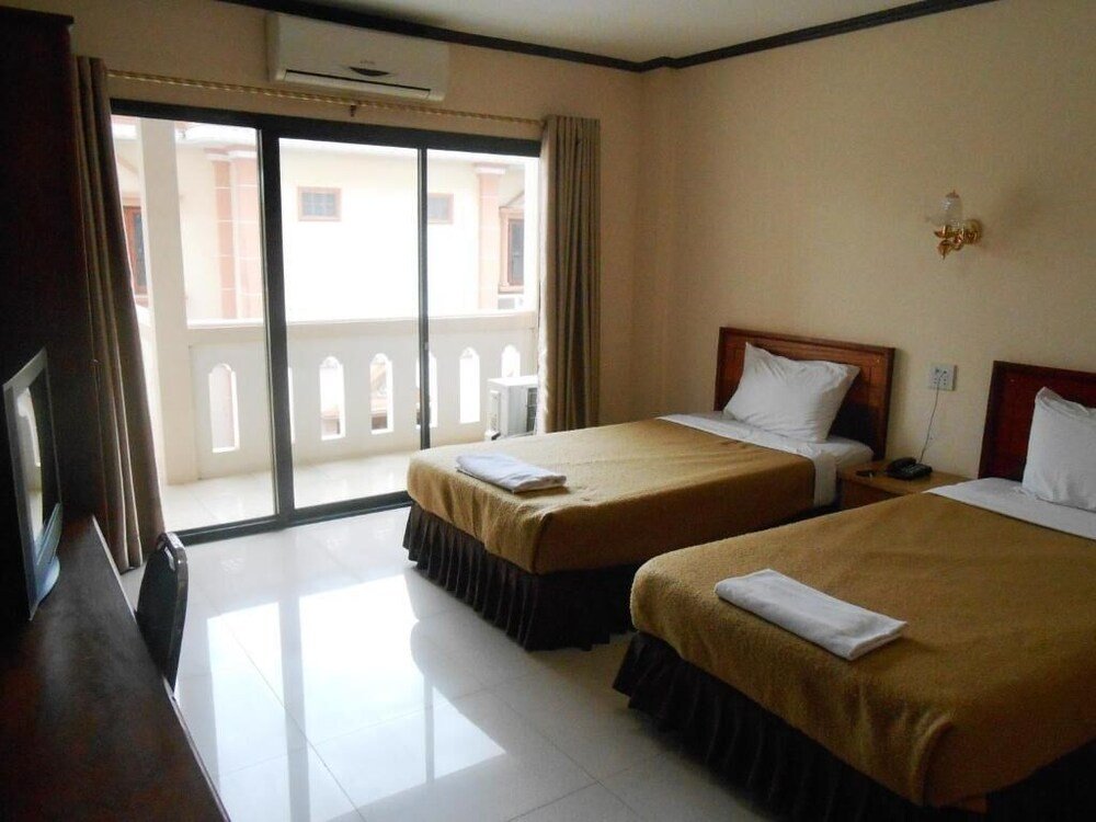 chaleunehoung hotel
