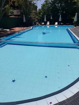 Hotel Bougainvilla,Near Kande Vihare Temple,3 star