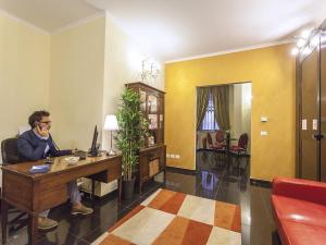 Hotel Regina Giovanna,Piazza Della Repubblica>>Lazio,3 star