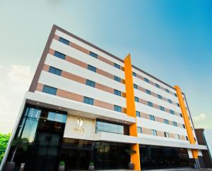 megal suites hotel