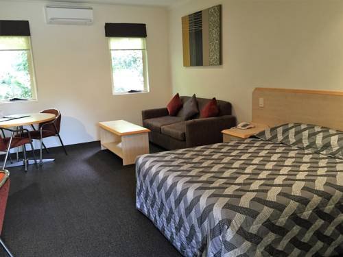 red bridge motor inn